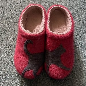 Llb women’s slippers size 10